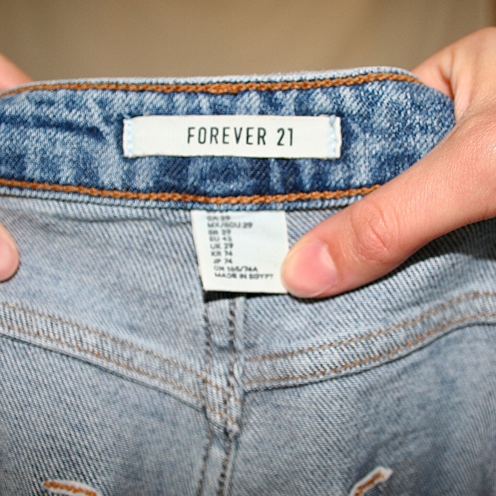 9” High Rise Mom Jeans - Picture 3 of 3
